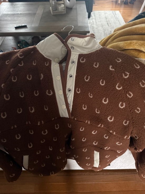 Cozy Brown Sherpa Jacket with White Horseshoe Print - Wrangler sherpa - Picture 5 of 10